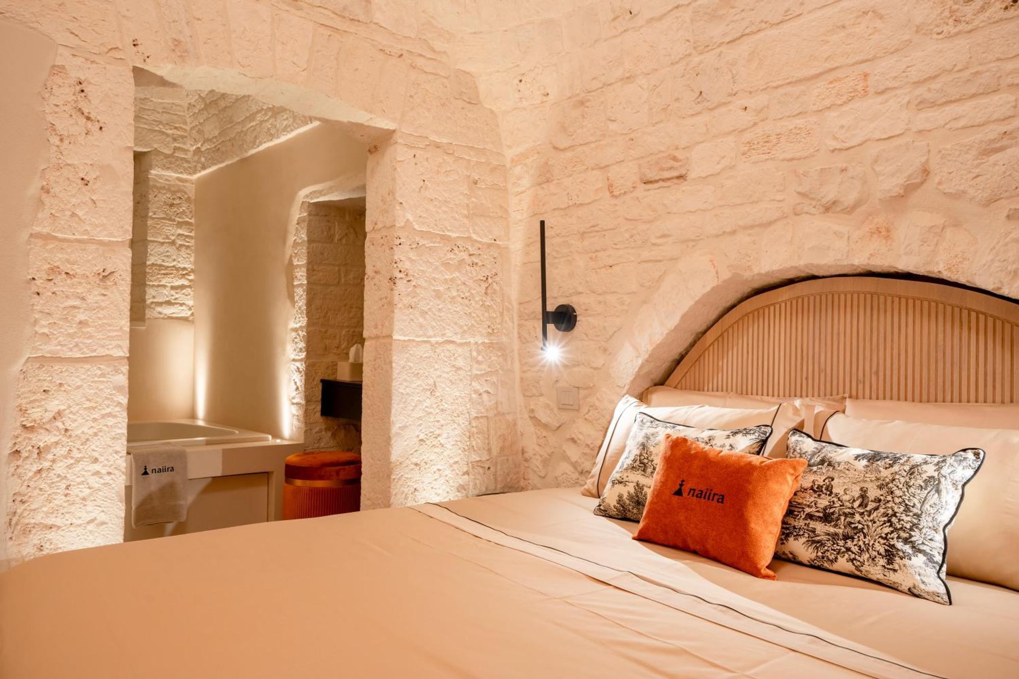 Naiira Luxury Trullo - Jacuzzi And Patio Apartment Алберобело Екстериор снимка
