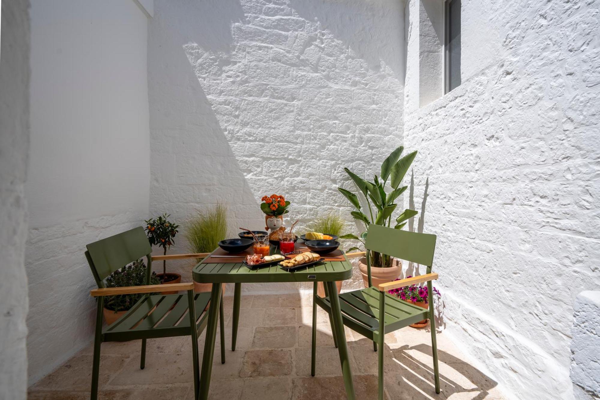 Naiira Luxury Trullo - Jacuzzi And Patio Apartment Алберобело Екстериор снимка