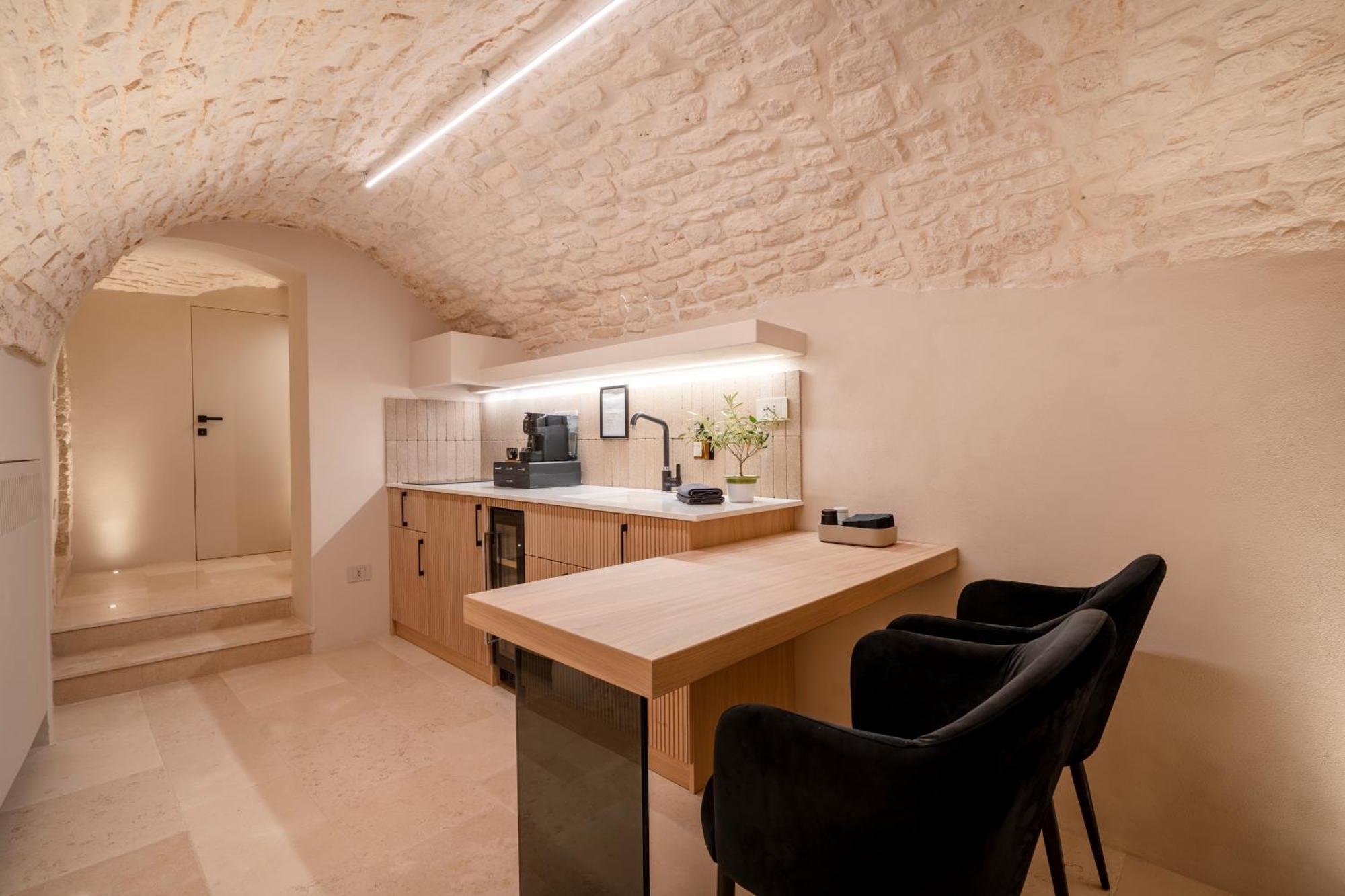 Naiira Luxury Trullo - Jacuzzi And Patio Apartment Алберобело Екстериор снимка